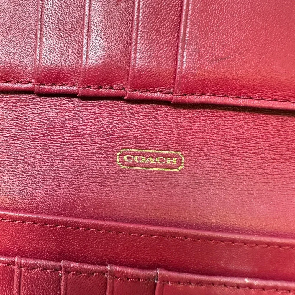 Coach Essential Slim Skinny Wallet Ruby Strawberry‎